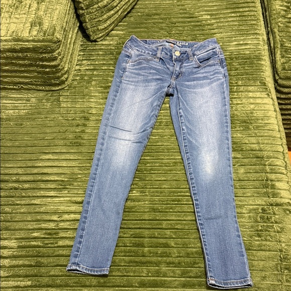 American Eagle Outfitters Women's Light Blue Cropped Jeans - Picture 5 of 6